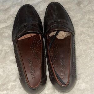 Men leather dress shoe